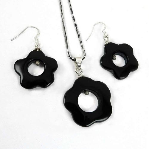 Pretty 925 Sterling Silver Black Onyx Gemstone Pendant and Earrings Set