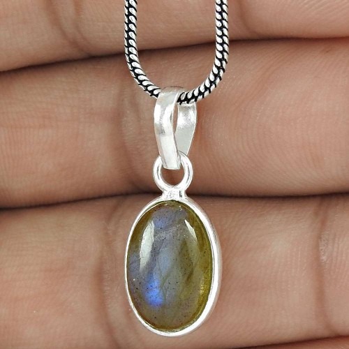 Pretty 925 Sterling Silver Labradorite Gemstone Pendant