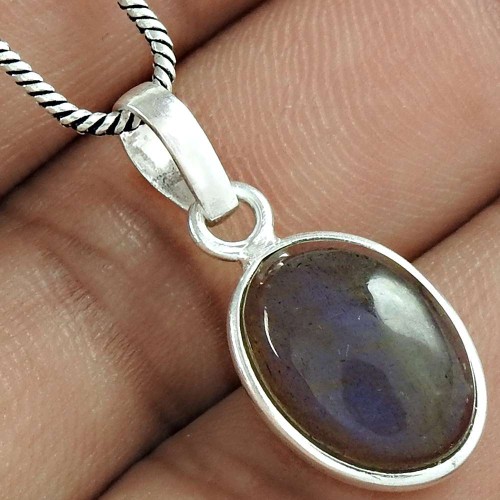 Lovely 925 Sterling Silver Labradorite Gemstone Pendant