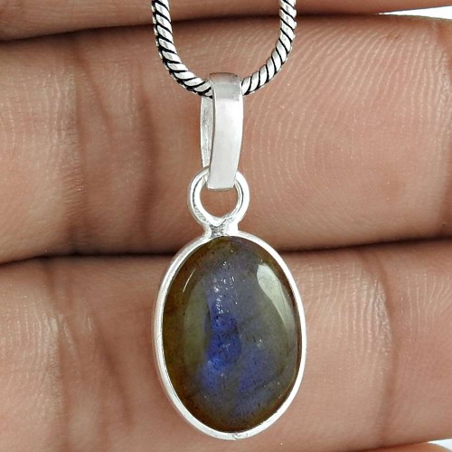 Stylish 925 Sterling Silver Labradorite Gemstone Pendant