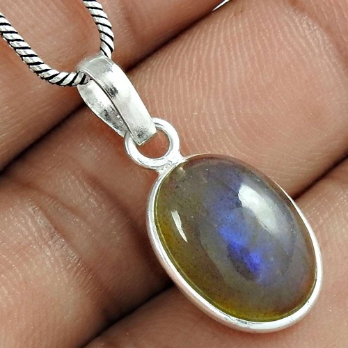 Pleasing 925 Sterling Silver Labradorite Gemstone Pendant